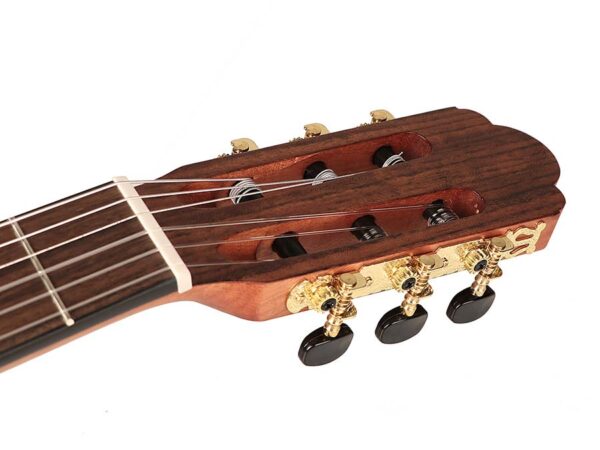 Salvador CS-244-CE Chitarra classica 4/4 elettrificata