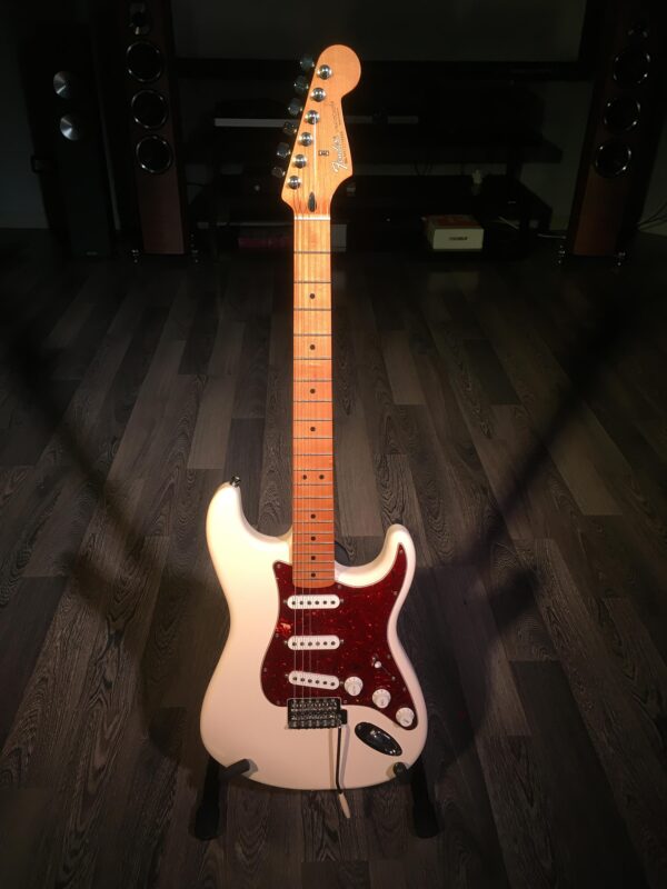 FENDER STRATOCASTER DELUXE ROADHOUSE