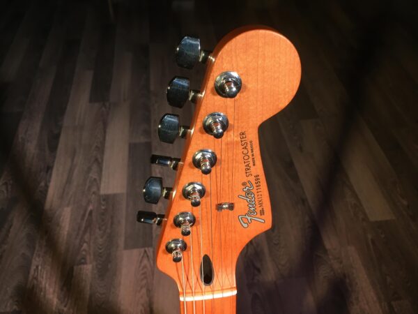 FENDER STRATOCASTER DELUXE ROADHOUSE