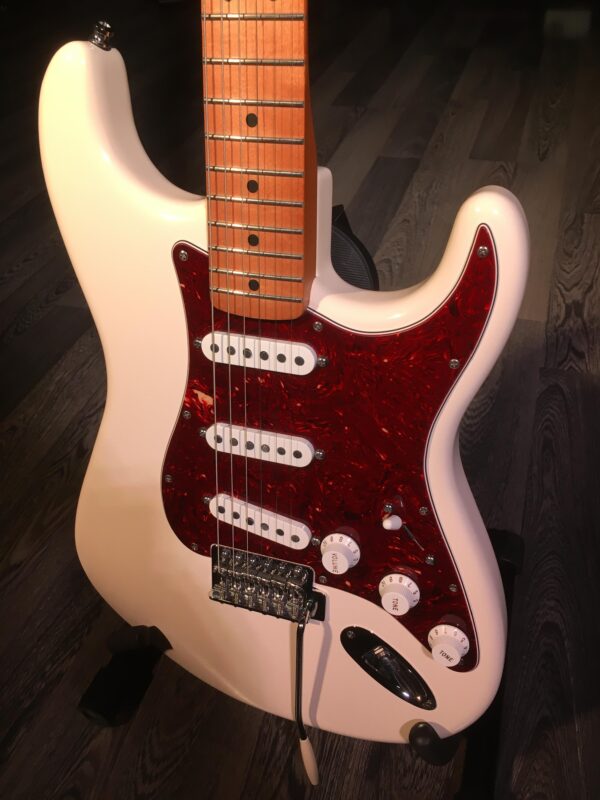 FENDER STRATOCASTER DELUXE ROADHOUSE