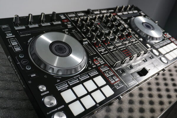 Pioner DDJ-SX2 console