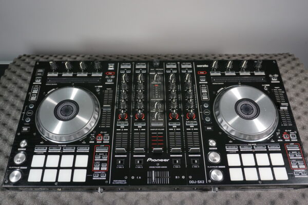 Pioner DDJ-SX2 console