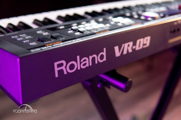 ROLAND VR09 V-COMBO ORGAN KEYBOARD