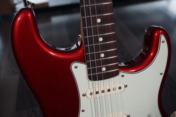 FENDER Classic Player '60s Stratocaster PF 3C Candy Apple Red