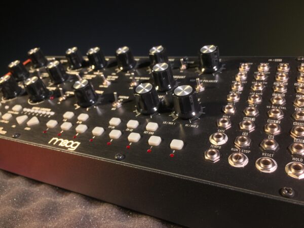 MOOG MUSIC MOTHER-32