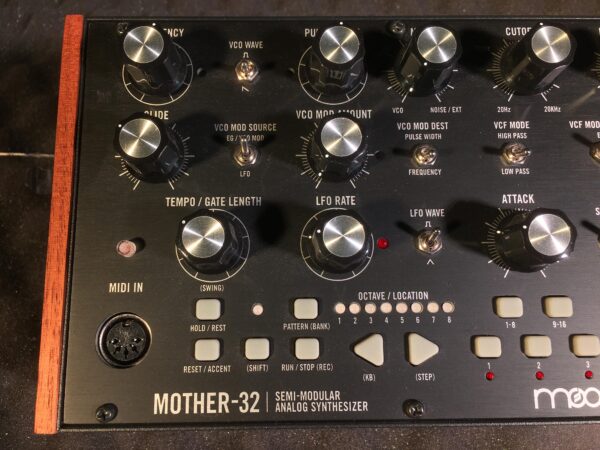 MOOG MUSIC MOTHER-32