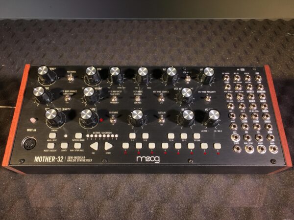 MOOG MUSIC MOTHER-32