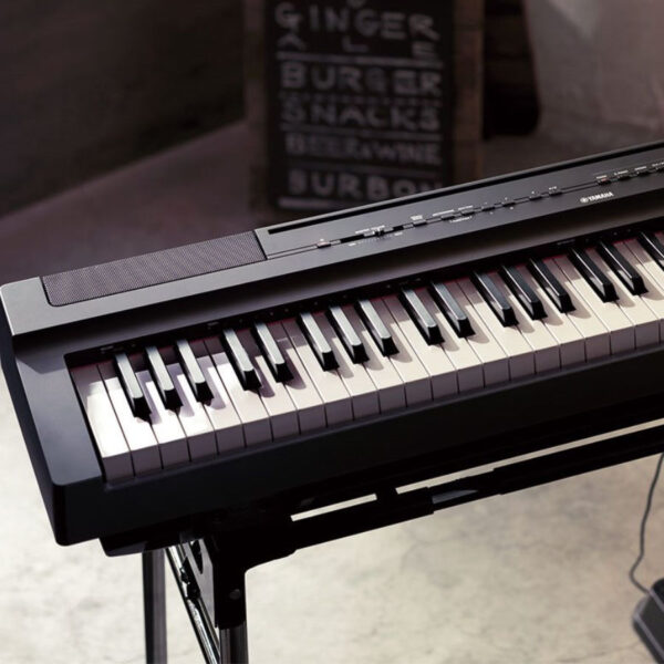 YAMAHA P121B Black Digital Piano